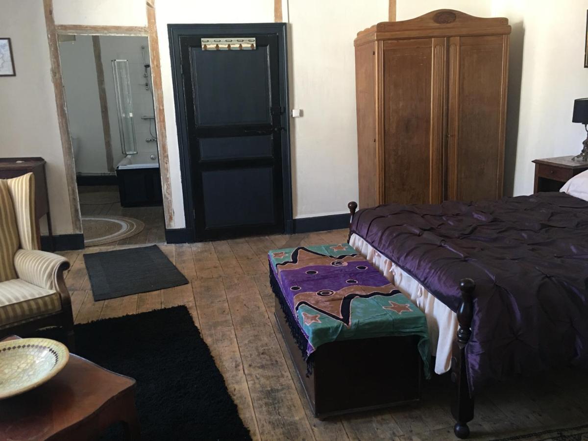 Townhouse 26 Chambres D'Hotes Civray Hotel Екстериор снимка