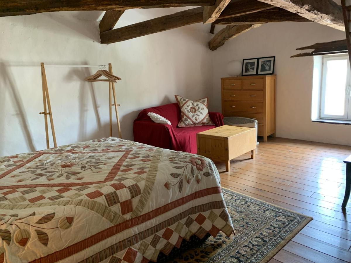 Townhouse 26 Chambres D'Hotes Civray Hotel Екстериор снимка